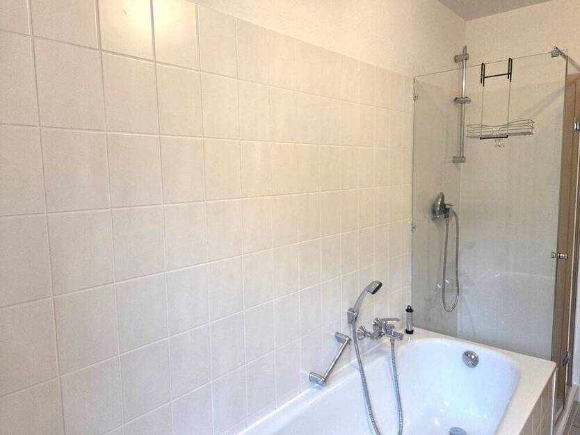 Bothfeld! Attraktive 4-Zimmer-Wohnung mit 2 Terrassen und Gartenanteil!