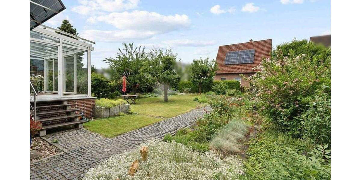 Freistehendes Einfamilienhaus - massiv gebaut und liebevoll gepflegt mit Traumgarten 4 zimmer