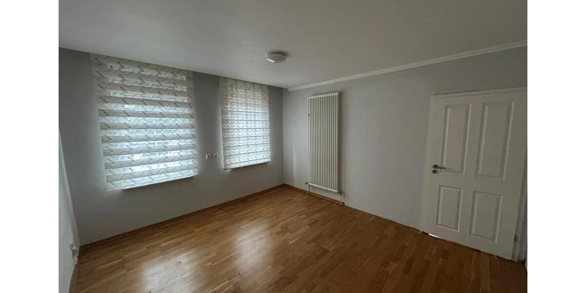 Etagenwohnung Laatzen - 5 Zimmer, 130 m&sup2;, 1.400&euro; | Angebot:26485132