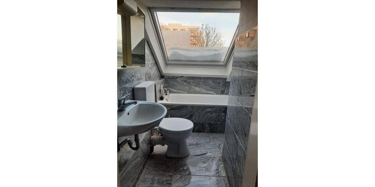 Kleine 3 Zimmer Dachgeschosswohnung in Hannover Doehren 3 zimmer