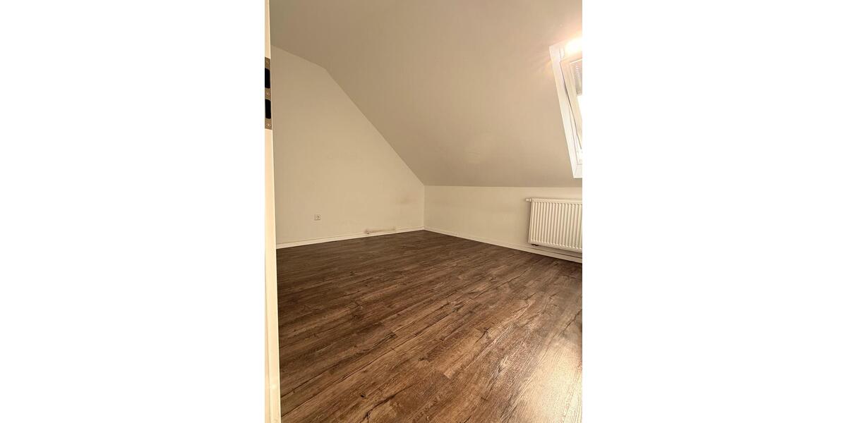 Dachgeschoßwohnung Hannover Buchholz-Kleefeld - 4 Zimmer, 80 m&sup2;, 1.100&euro; | Angebot:25489096