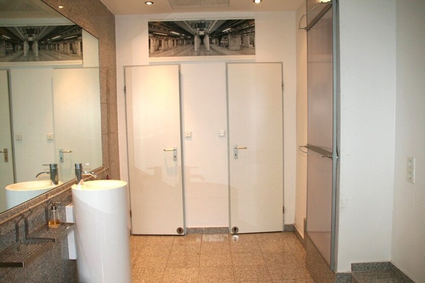 Ideal für Handwerksbetrieb - Büro - mit 4 PKW Stellplätzen... !!!