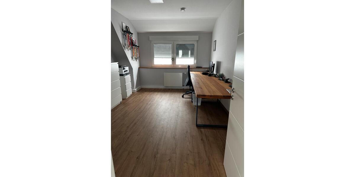 Etagenwohnung Neustadt am Rübenberge - 4 Zimmer, 141 m&sup2;, 1.550&euro; | Angebot:26395967