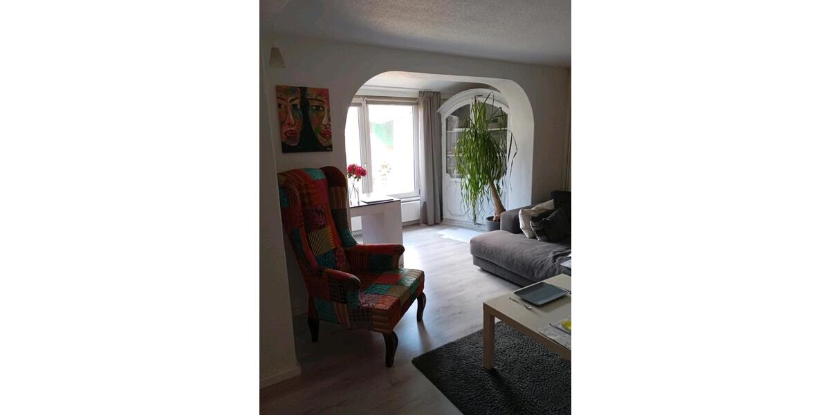 Renoviertes Zweifamilienhaus in ruhiger Lage - provisionsfrei 8 zimmer