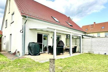 Familienfreundliches Wohnen - moderne Doppelhaushalte von 2011 in ruhiger Lage !