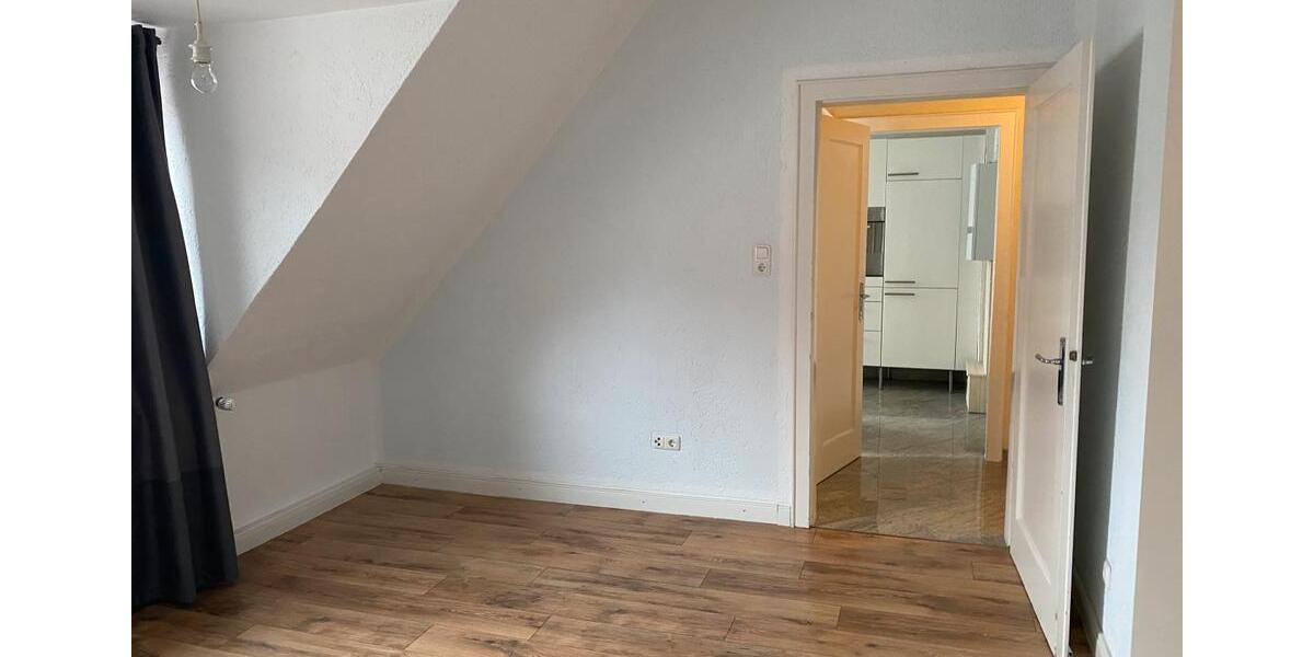 Dachgeschoßwohnung Hannover Vahrenwald-List - 3 Zimmer, 80 m&sup2;, 1.200&euro; | Angebot:27605777