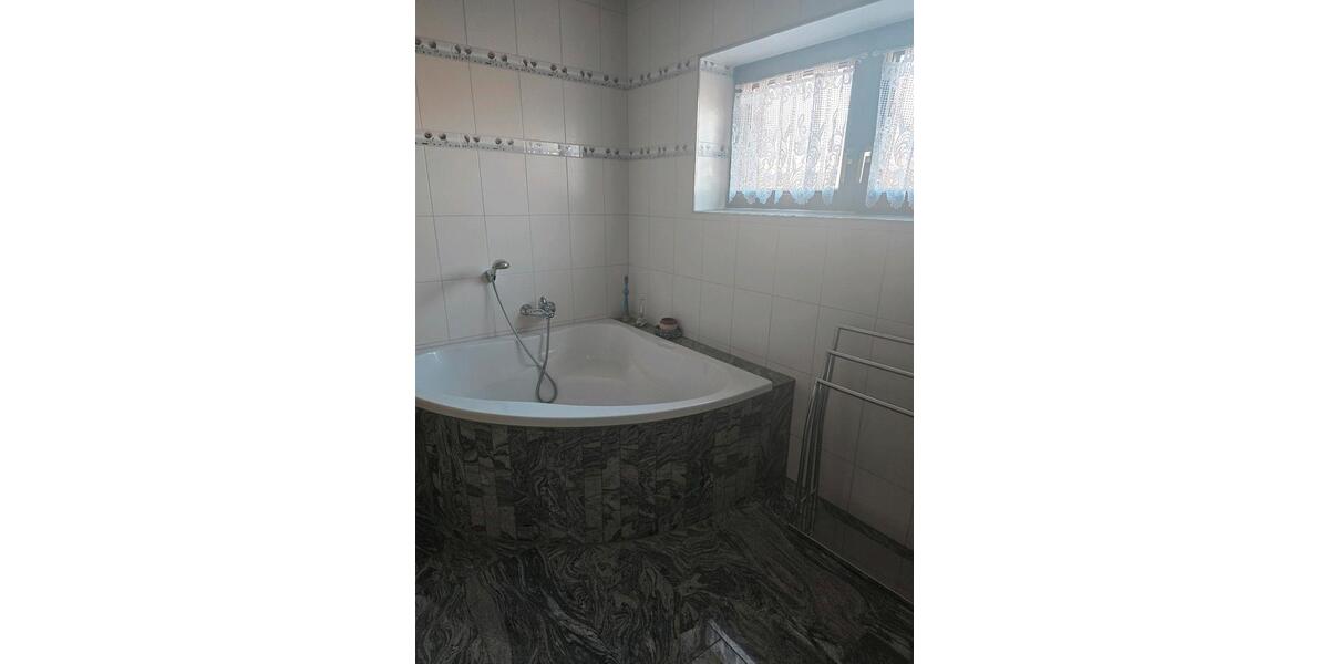 Etagenwohnung Hildesheim Bockfeld - 4 Zimmer, 120 m&sup2;, 1.500&euro; | Angebot:24550240