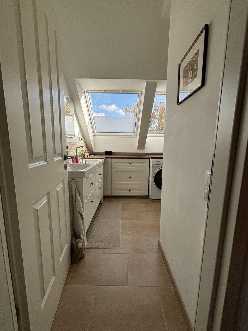 Dachgeschoss-Juwel mit großer Sonnenterrasse in bester Südstadtlage - ohne Makler! 3 zimmer