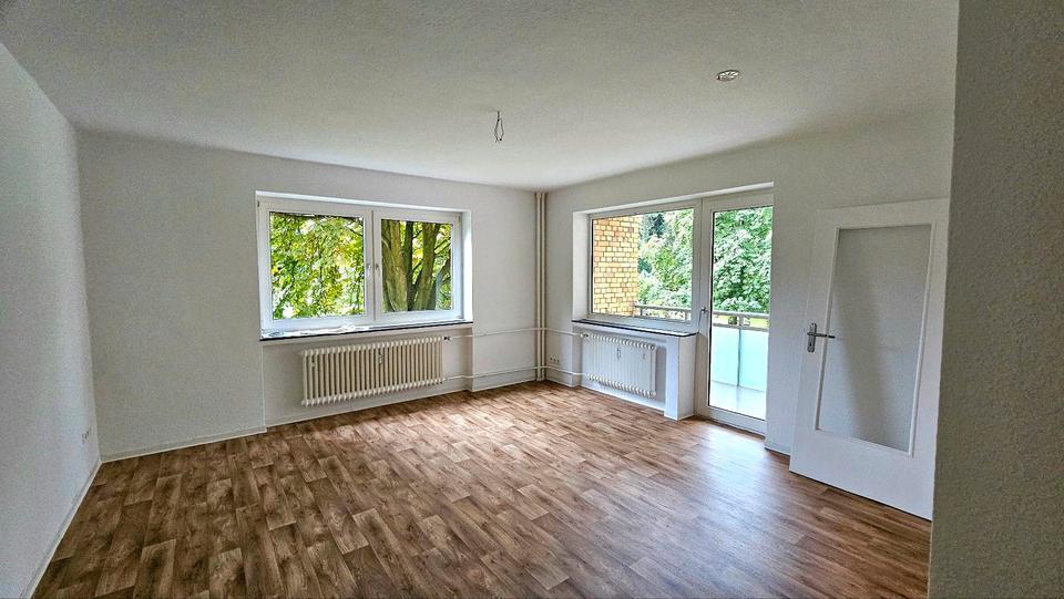 Helle, moderne 1-Zimmer-Wohnung mit Balkon und Einbauküche