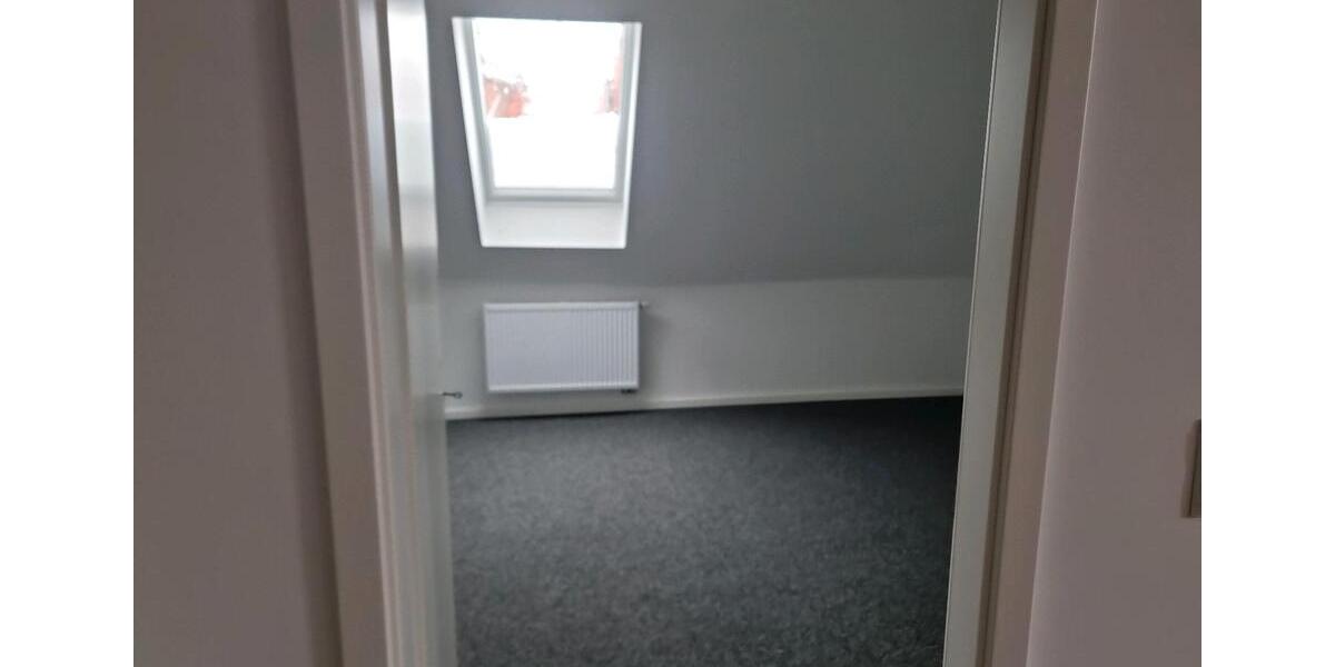 Dachgeschoßwohnung Lehrte - 3 Zimmer, 150 m&sup2;, 1.500&euro; | Angebot:26474575