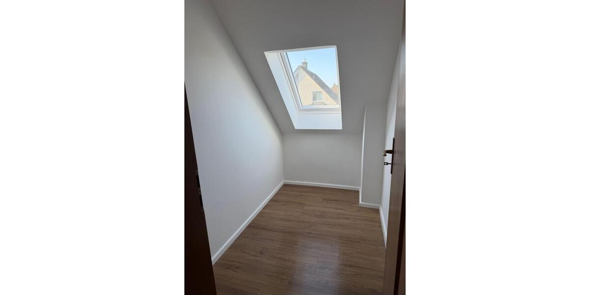 Dachgeschoßwohnung Garbsen - 3 Zimmer, 90 m&sup2;, 1.150&euro; | Angebot:26311002