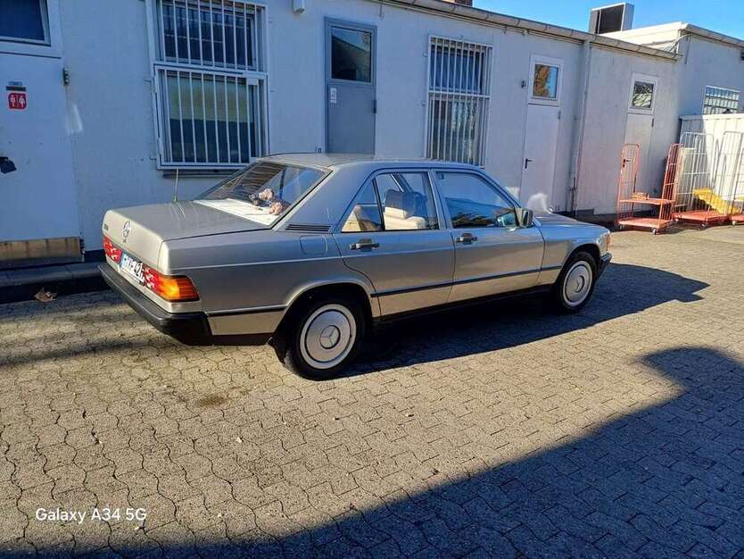 Mercedes-Benz 190 152.200 km 5.900 € Hannover 30419