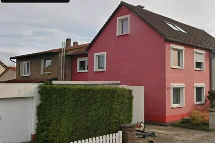 Renoviertes Zweifamilienhaus in ruhiger Lage - provisionsfrei 8 zimmer