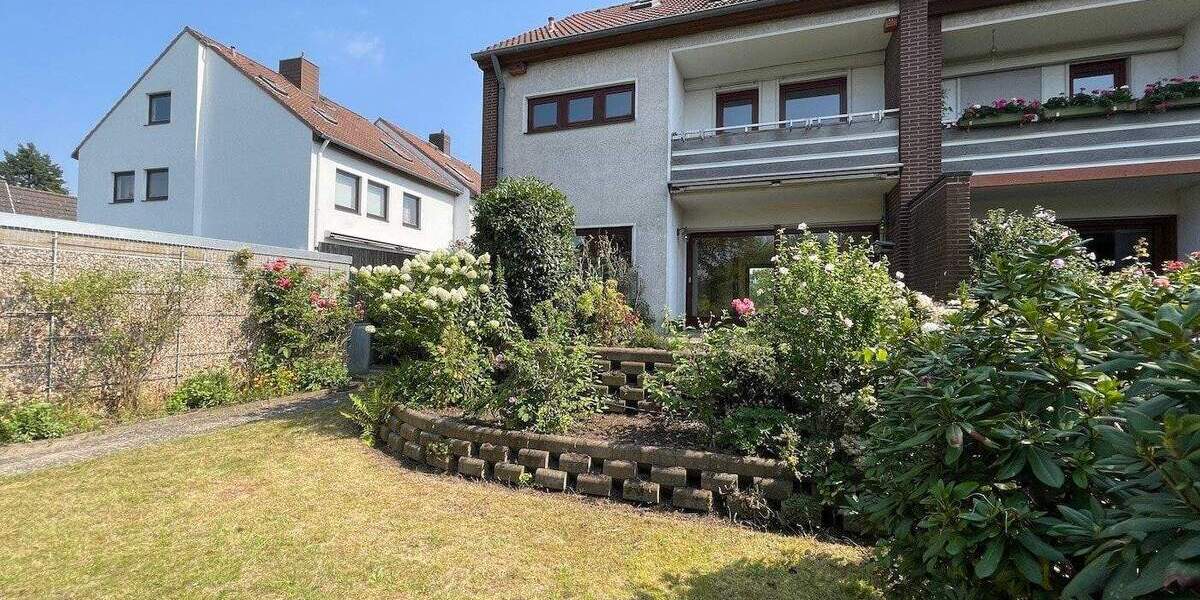 Doppelhaushälfte mit Garage, 3 Bädern, Gäste-WC, 2 Terrassen & Balkon 6 zimmer