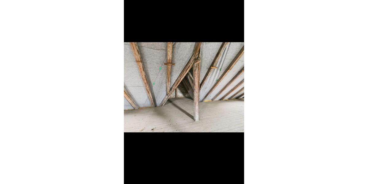 Zentrale Lage – Dachgeschoss mit Genehmigung 2 zimmer