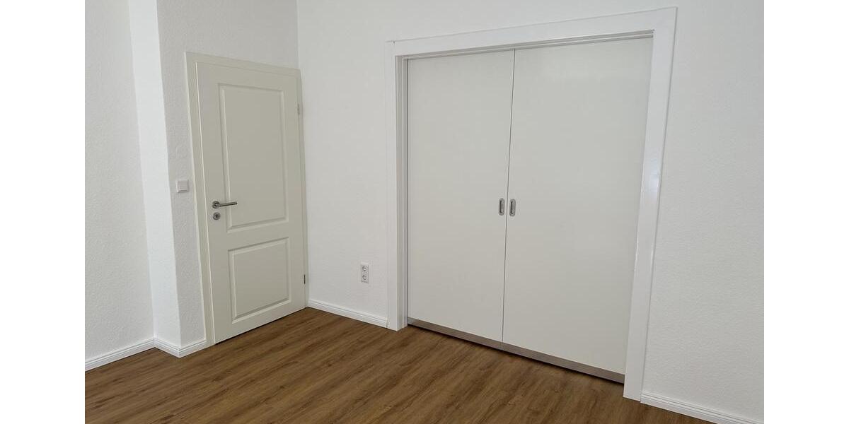 Etagenwohnung Hannover Linden-Limmer - 4 Zimmer, 100 m&sup2;, 1.350&euro; | Angebot:26382276