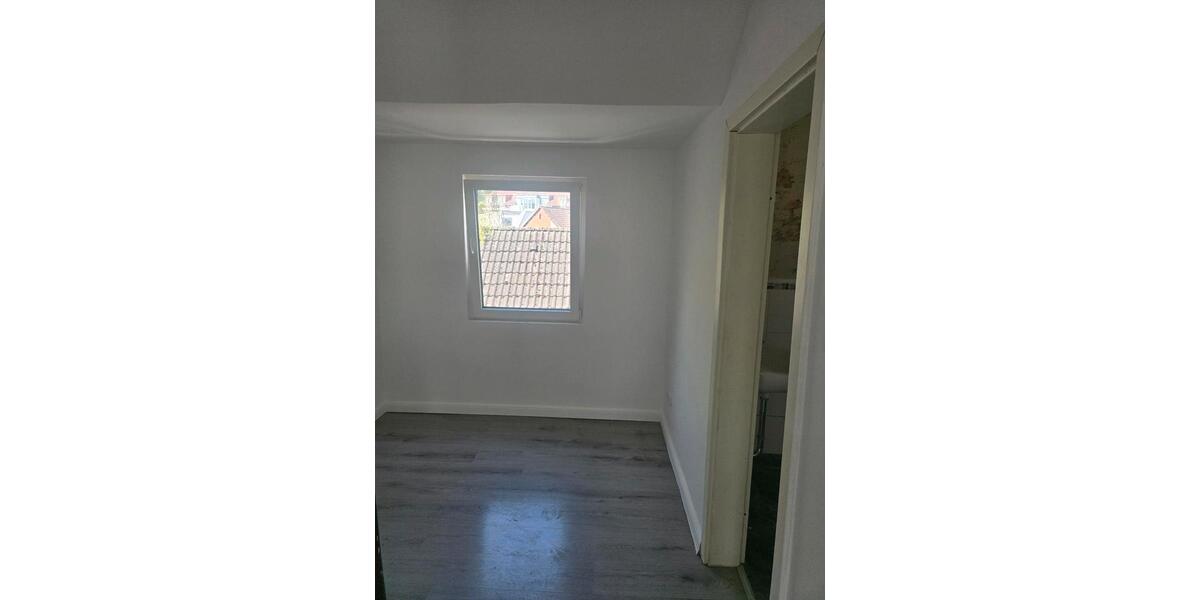 Etagenwohnung Seelze - 6 Zimmer, 122 m&sup2;, 1.500&euro; | Angebot:26112870