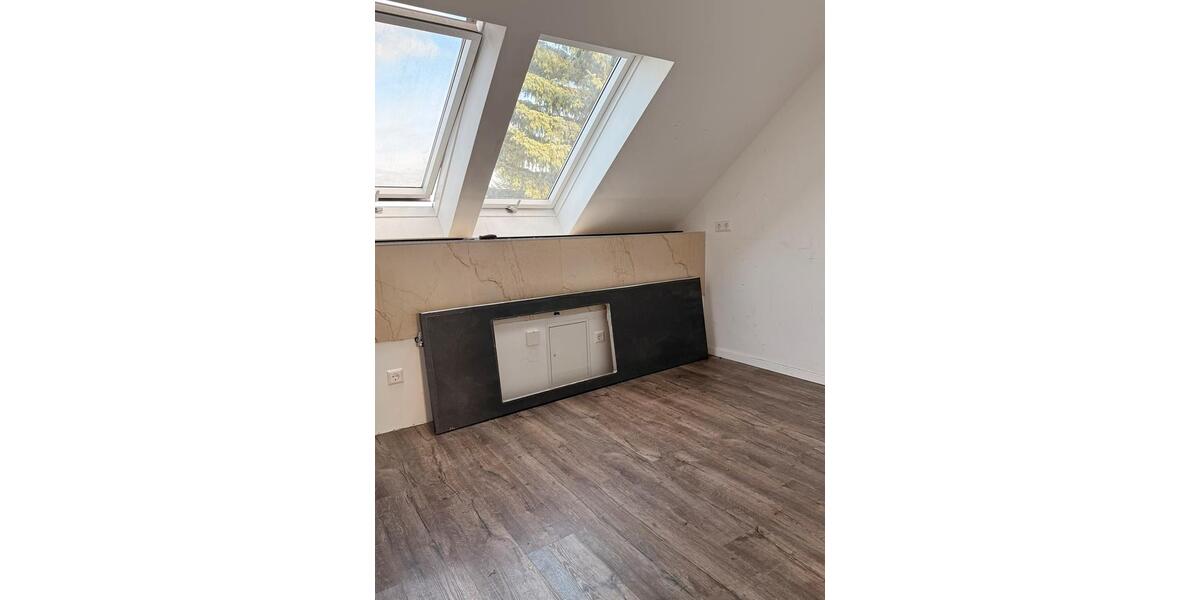 Dachgeschoßwohnung Hannover Buchholz-Kleefeld - 4 Zimmer, 80 m&sup2;, 1.100&euro; | Angebot:25489096