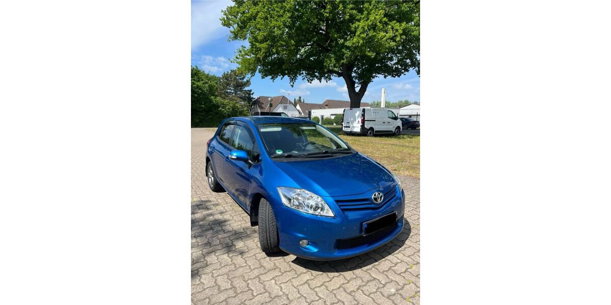 Toyota Auris 147.000 km 7.499 &euro; Hannover 30173