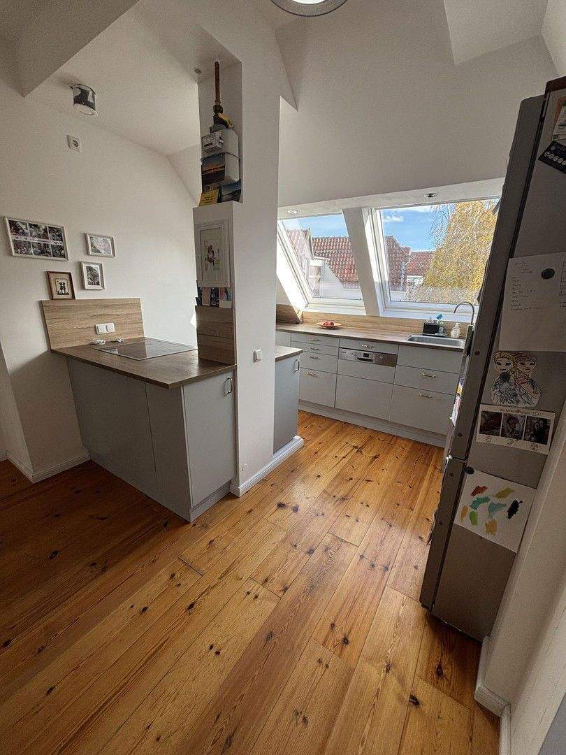 Dachgeschoss-Juwel mit großer Sonnenterrasse in bester Südstadtlage - ohne Makler! 3 zimmer