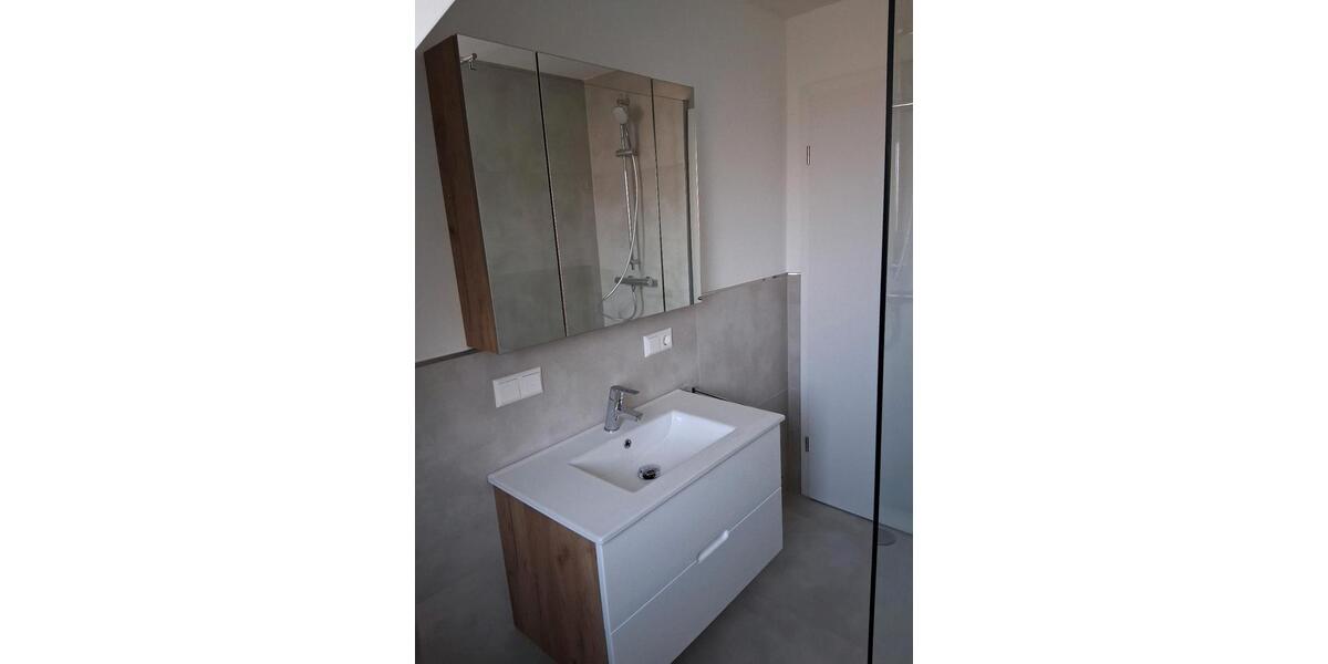 Dachgeschoßwohnung Algermissen - 3 Zimmer, 65 m&sup2;, 600&euro; | Angebot:25405094