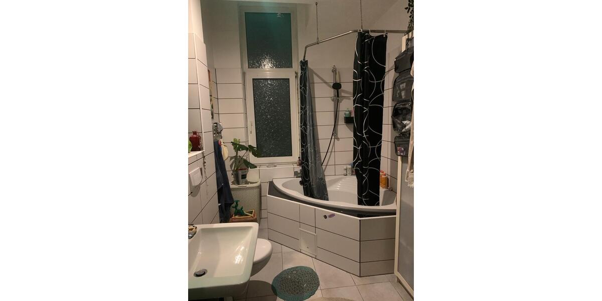 Sonniges Zimmer in 3er Wg 4 zimmer