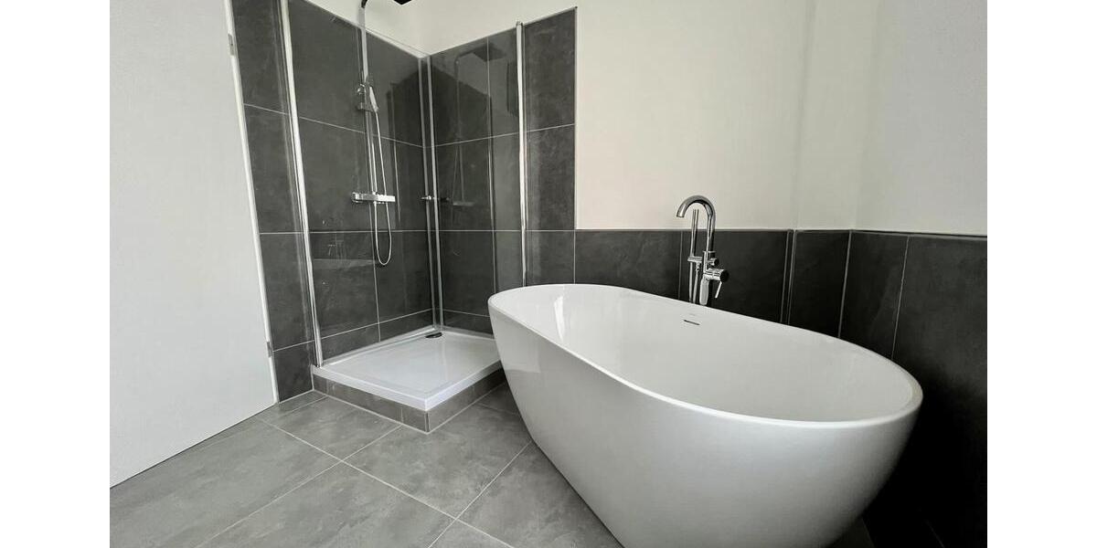 Wohnen mit Komfort: Sanierte 4-Zimmer-Wohnung in toller Lage - 