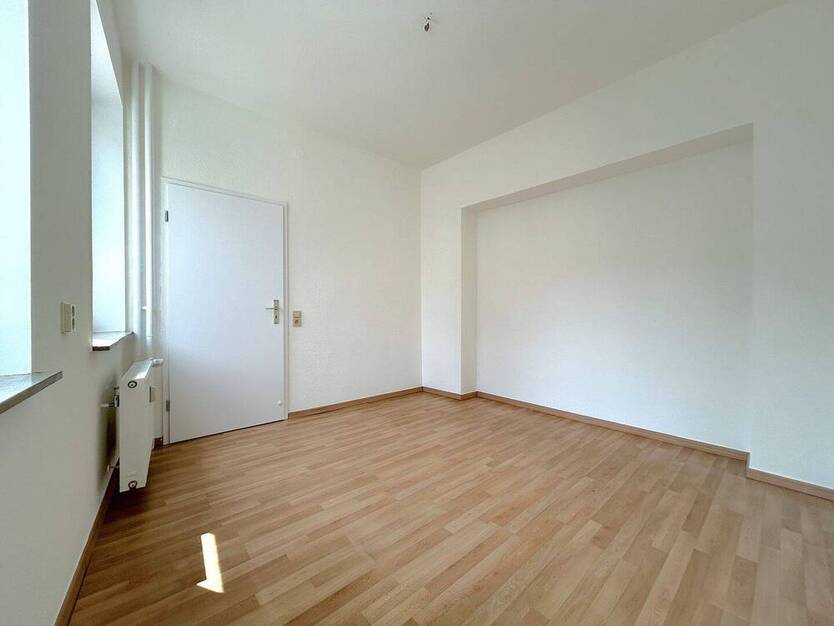 Helle, geräumige 4 Zimmerwohnung mit Balkon in zentraler Lage