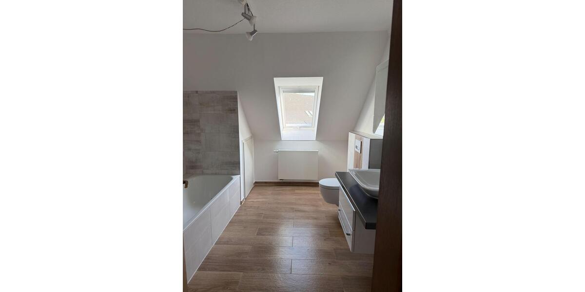 Dachgeschoßwohnung Garbsen - 3 Zimmer, 90 m&sup2;, 1.150&euro; | Angebot:26311002