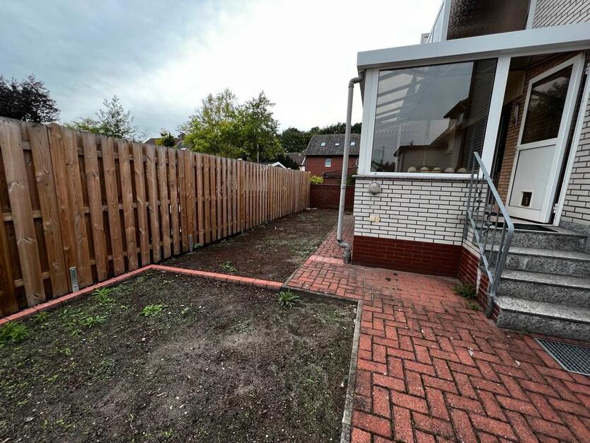 Großzügige 3 Zimmer Wohnung mit Garten , Wintergarten & Garage