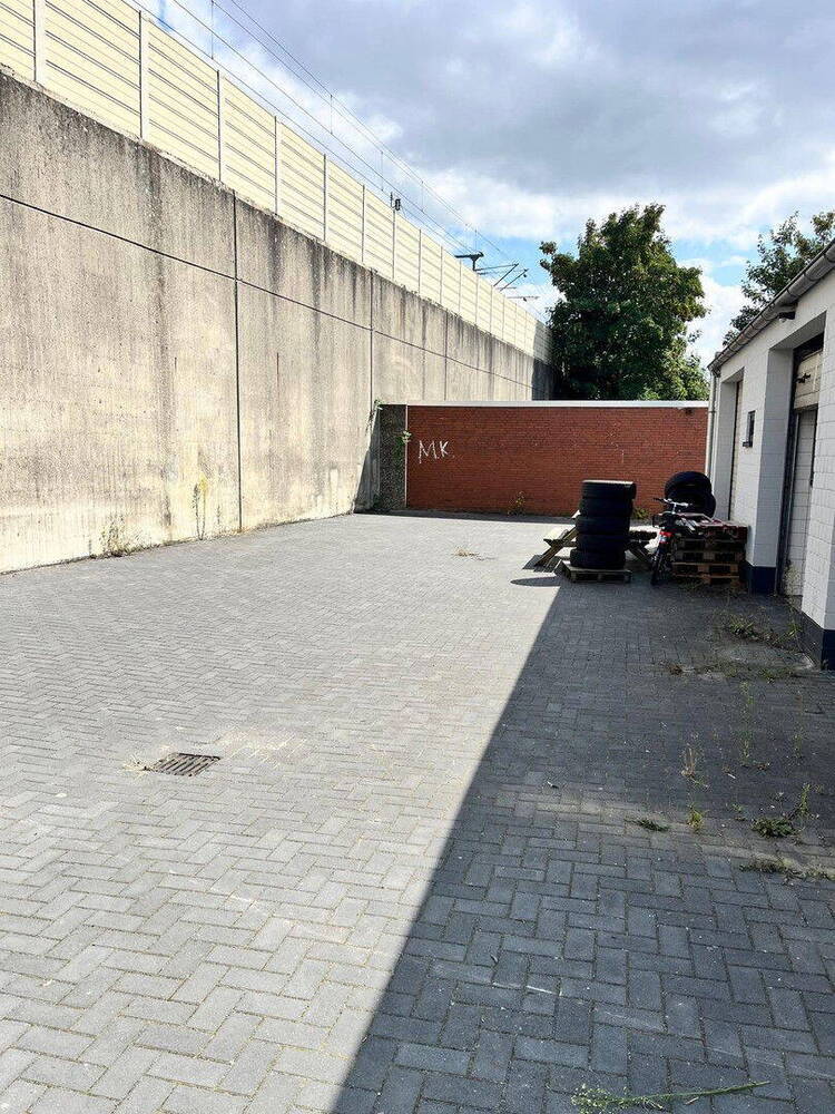GewerbeImmobilie mit Halle, Büros, Wohnung & Garagen in LaatzenGrasdorf - vielseitig nutzbar