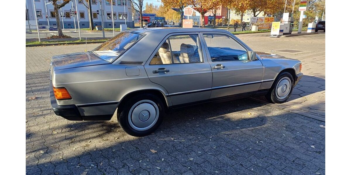 Mercedes-Benz 190 152.200 km 4.900 &euro; Hannover 30419