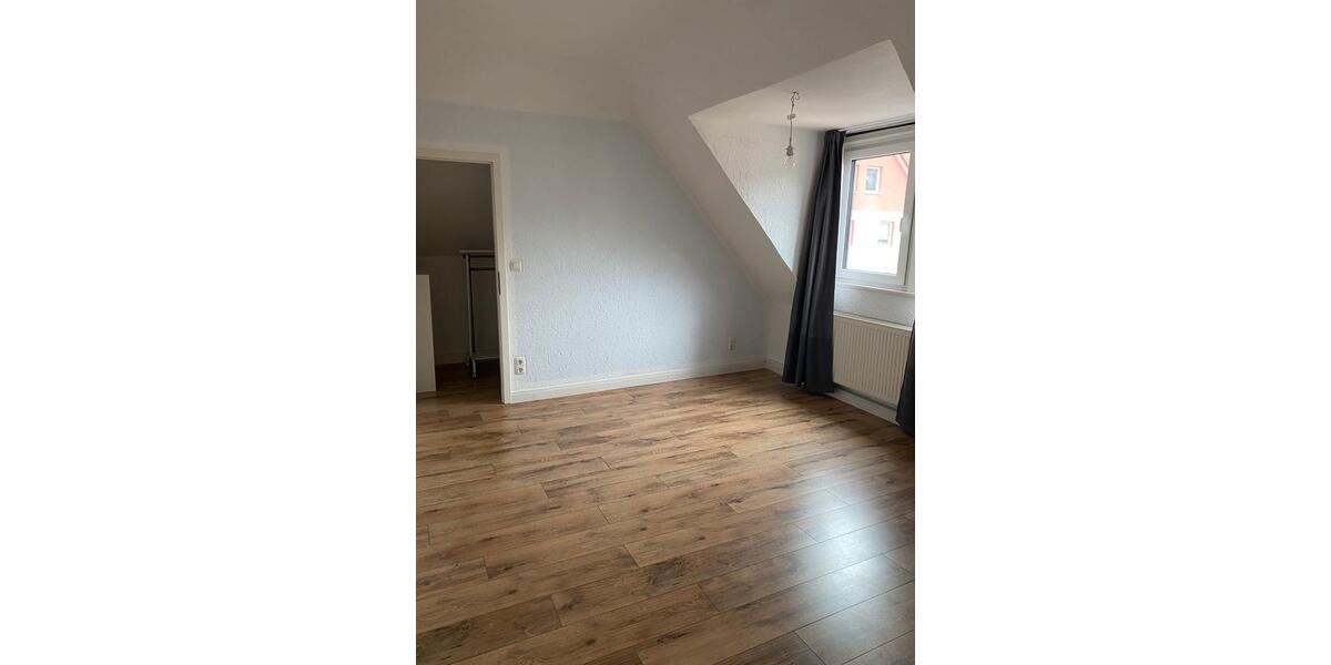 Dachgeschoßwohnung Hannover Vahrenwald-List - 3 Zimmer, 80 m&sup2;, 1.200&euro; | Angebot:27605777