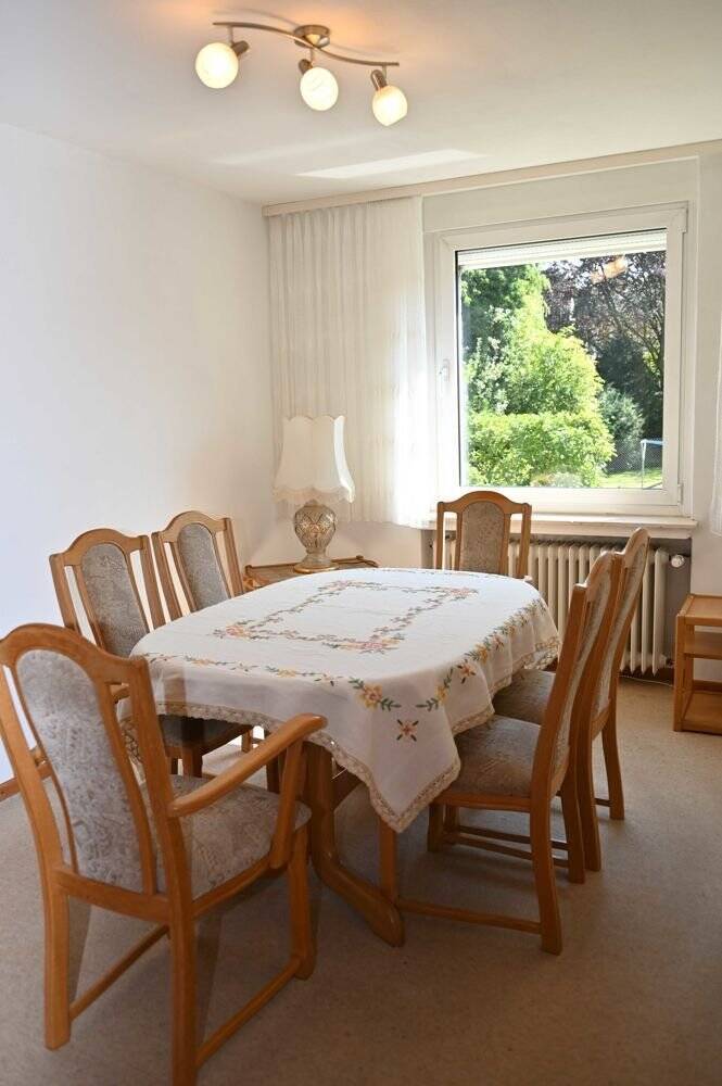 Provisionsfrei für den Käufer....!!! Zweifamilienhaus nebst großer Garage in ruhiger Lage ..... !!! 8 zimmer