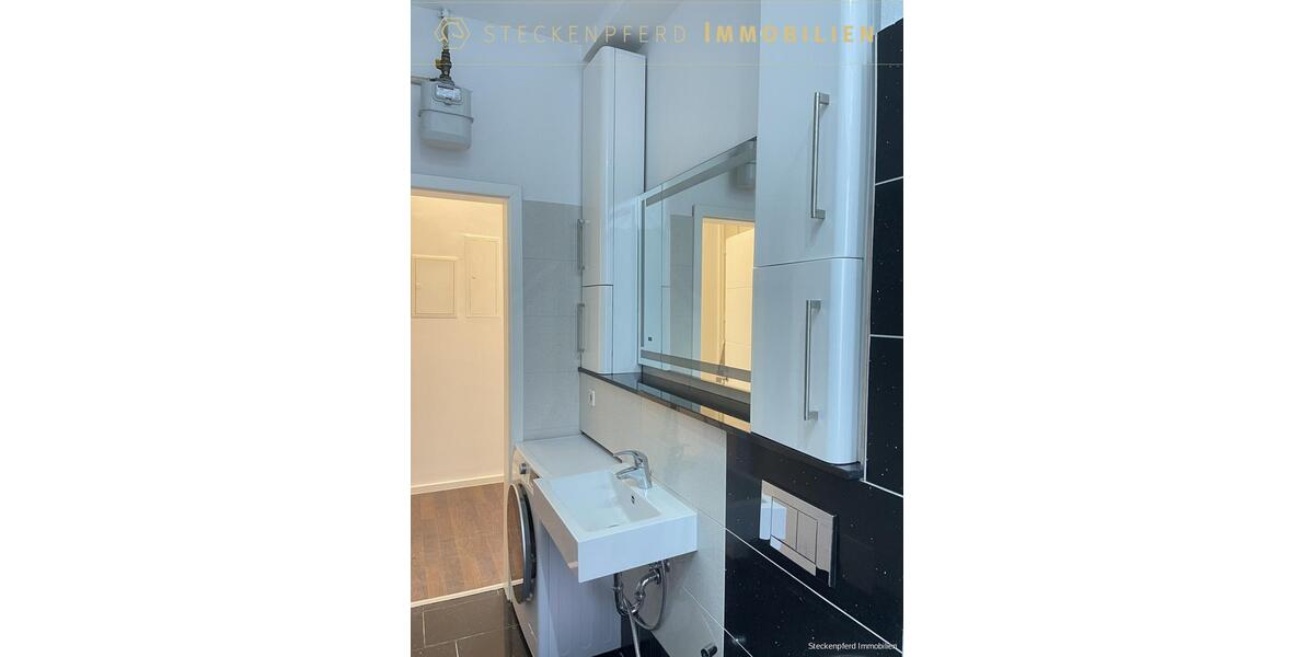 Altbaucharme neu belebt – großzügige, sanierte 3-Zimmer-Wohnung mit zwei Balkonen, sofort bezugsbereit 3 zimmer