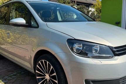 VW Touran 111.800 km 9.890 &euro; Ronnenberg 30952