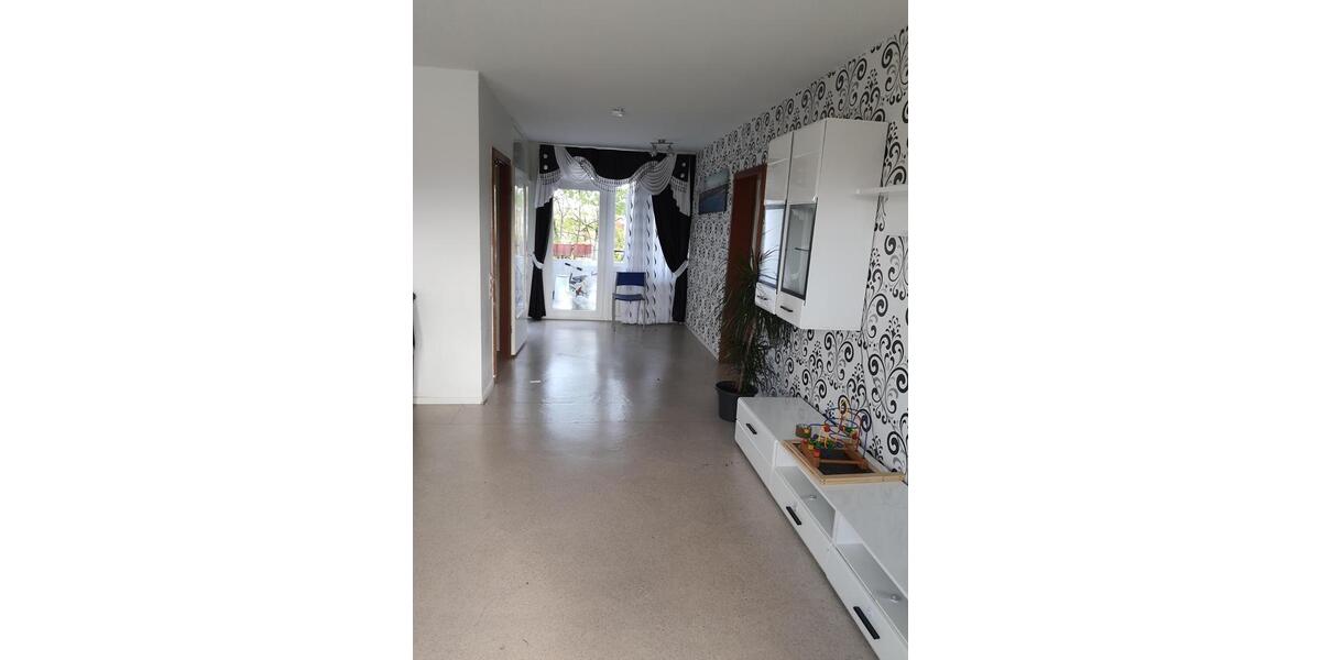 Dreizimmer in beste Lage. 2 Loggia. Keller. Garage. 3 zimmer