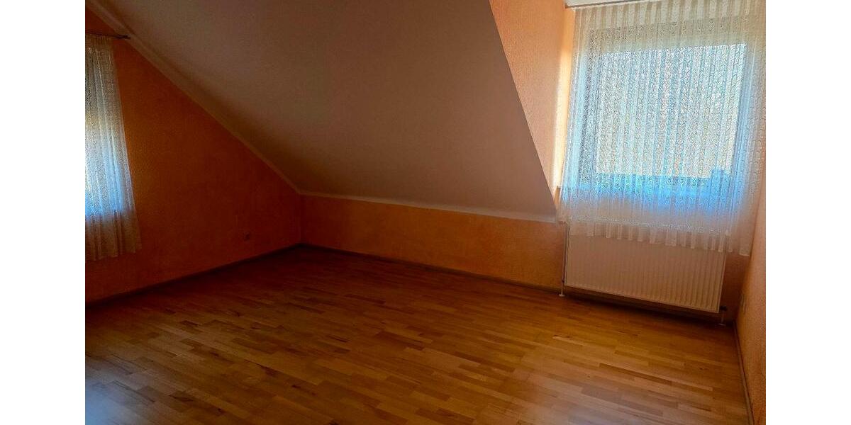 Etagenwohnung Hildesheim Bockfeld - 4 Zimmer, 120 m&sup2;, 1.500&euro; | Angebot:24550240
