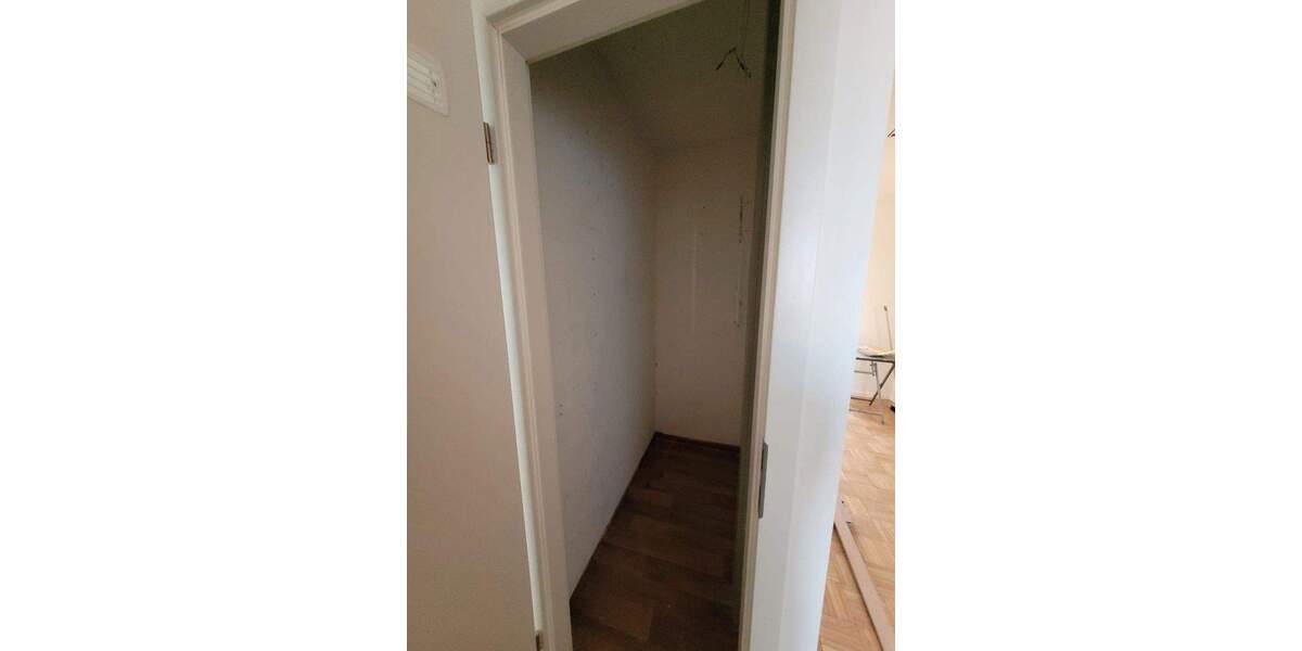 Frisch modernisierte 4-Zimmer-Wohnung mit Tiefgaragenplatz - von Privat 4 zimmer