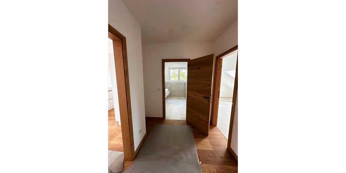 Dachgeschoßwohnung Isernhagen - 2.5 Zimmer, 84 m&sup2;, 1.598&euro; | Angebot:26255399