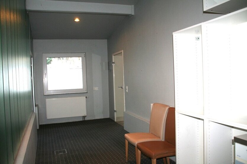 Ideal für Handwerksbetrieb - Büro - mit 4 PKW Stellplätzen... !!!