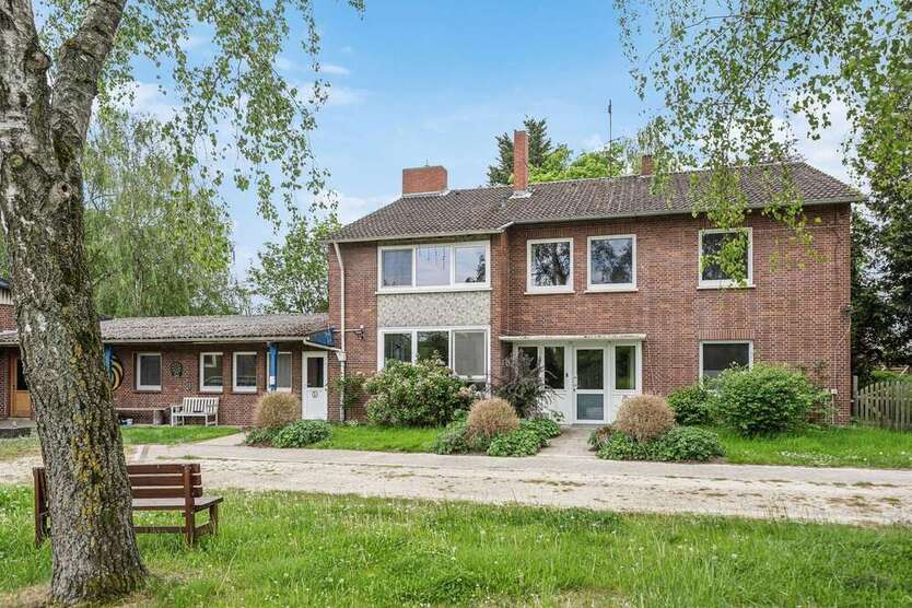 Haus zum Kaufen in Springe 390.000 € 280 m²