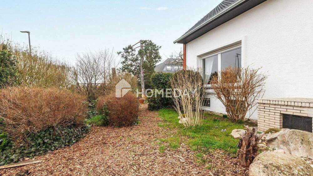 Charmante 2-Zimmer-Wohnung mit 60 m² Ausbaureserve im Spitzboden und Balkon 2 zimmer