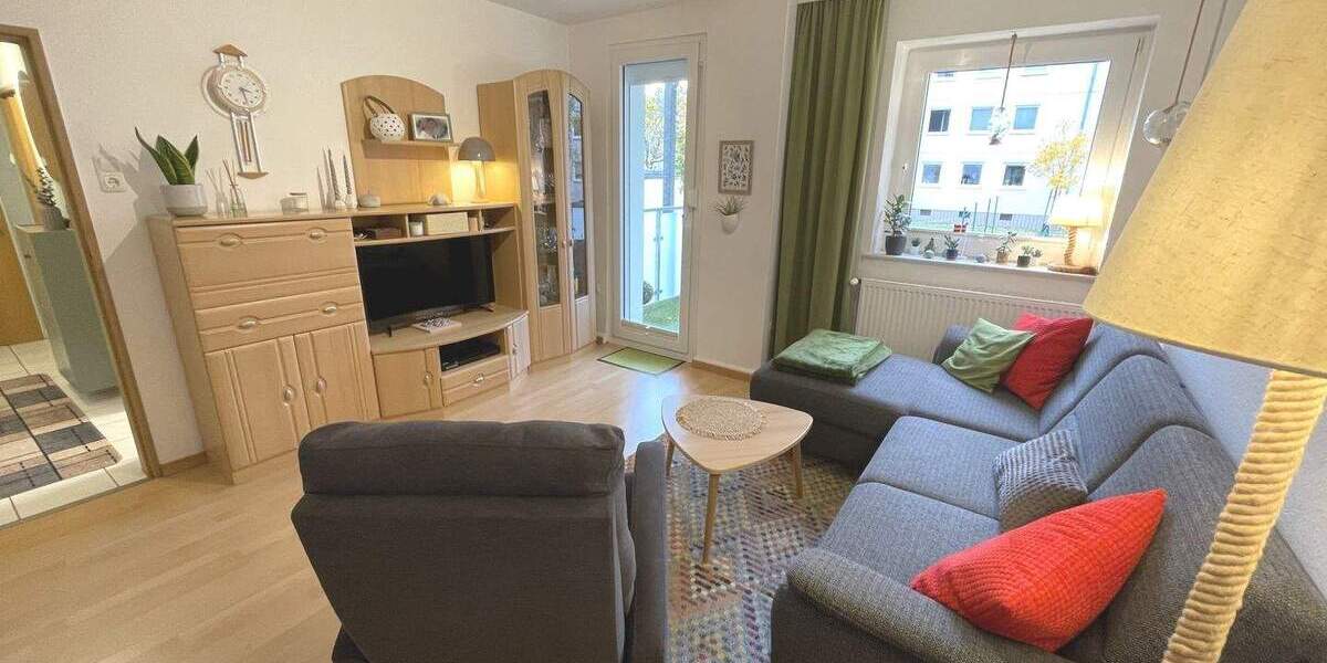 Lage, Lage, Lage: 3,5-Zimmer, voll sanierte Wohnung in Döhren - 2 Bäder, 2 Balkone, Hochparterre, direkt einziehen 3 zimmer