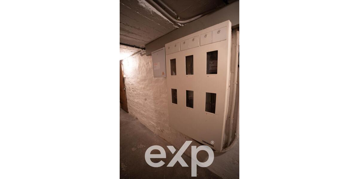 Frisch-vollsanierte möblierteunmöblierte 2 Zimmer DG-Wohnung mit Wohnküche inkl. EBK, WG-geeignet 2 zimmer