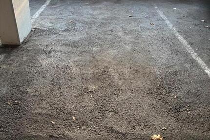 Sicherer Stellplatz für Roller, Motorrad oder kleines Auto zimmer