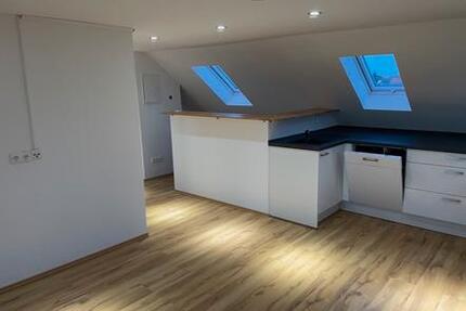 3-Zimmer-Dachgeschosswohnung (58 qm) in Ronnenberg mit Feldblick 3 zimmer