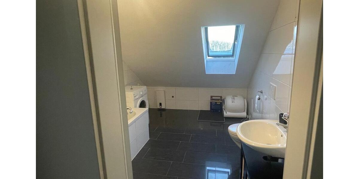 Dachgeschoßwohnung Hannover Herrenhausen-Stöcken - 4 Zimmer, 100 m&sup2;, 950&euro; | Angebot:26279030