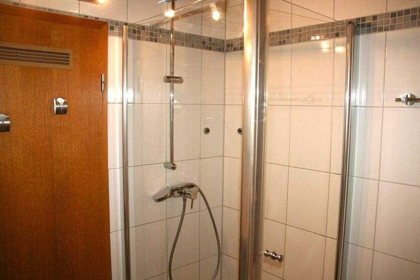 Großzügiges Wohnen in Grasdorf + Stellplatz ... !!! 2 zimmer