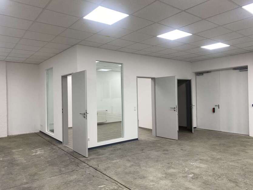 Halle in Seelze 1.365 € 156.44 m²